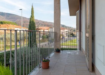 Balcone - Trilocale Via Cesare Battisti
16, Loro Ciuffenna - foto 7