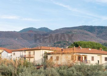 Vista delle montagne - Trilocale Via Cesare Battisti
16, Loro Ciuffenna - foto 17