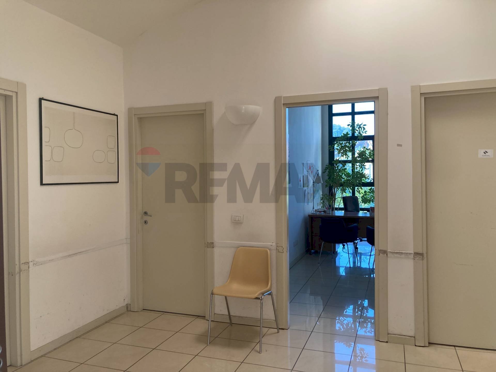 Hall / corridoio - Ufficio VIA SCIPIONE LAPI
 
4, Città di Castello - foto 3