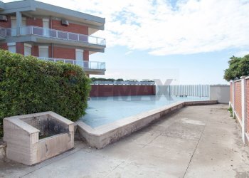 Piscina - Trilocale Lungomare delle Sirene
 
12, Anzio - foto 55