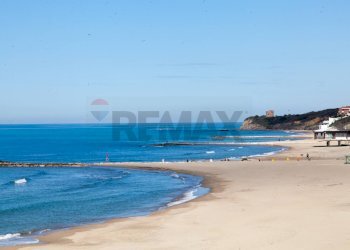 Vista dell\'acqua - Trilocale Lungomare delle Sirene
 
12, Anzio - foto 60