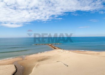 Vista dell\'acqua - Trilocale Lungomare delle Sirene
 
12, Anzio - foto 61