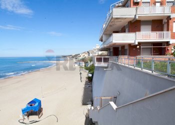 Vista dell\'acqua - Trilocale Lungomare delle Sirene
 
12, Anzio - foto 63