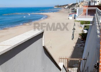 Vista dell\'acqua - Trilocale Lungomare delle Sirene
 
12, Anzio - foto 65