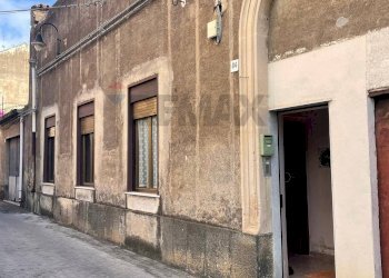 Edificio all\'aperto - Casa indipendente Via Cozzale
 
84, Acireale - foto 1