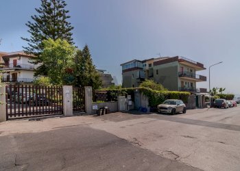 Edificio all\'aperto - Casa semi indipendente via mario rapisardi
 
4, Aci Castello - foto 24