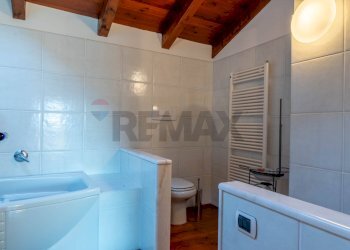 Bagno - Villa Lovario
 
40, Borgosesia - foto 40