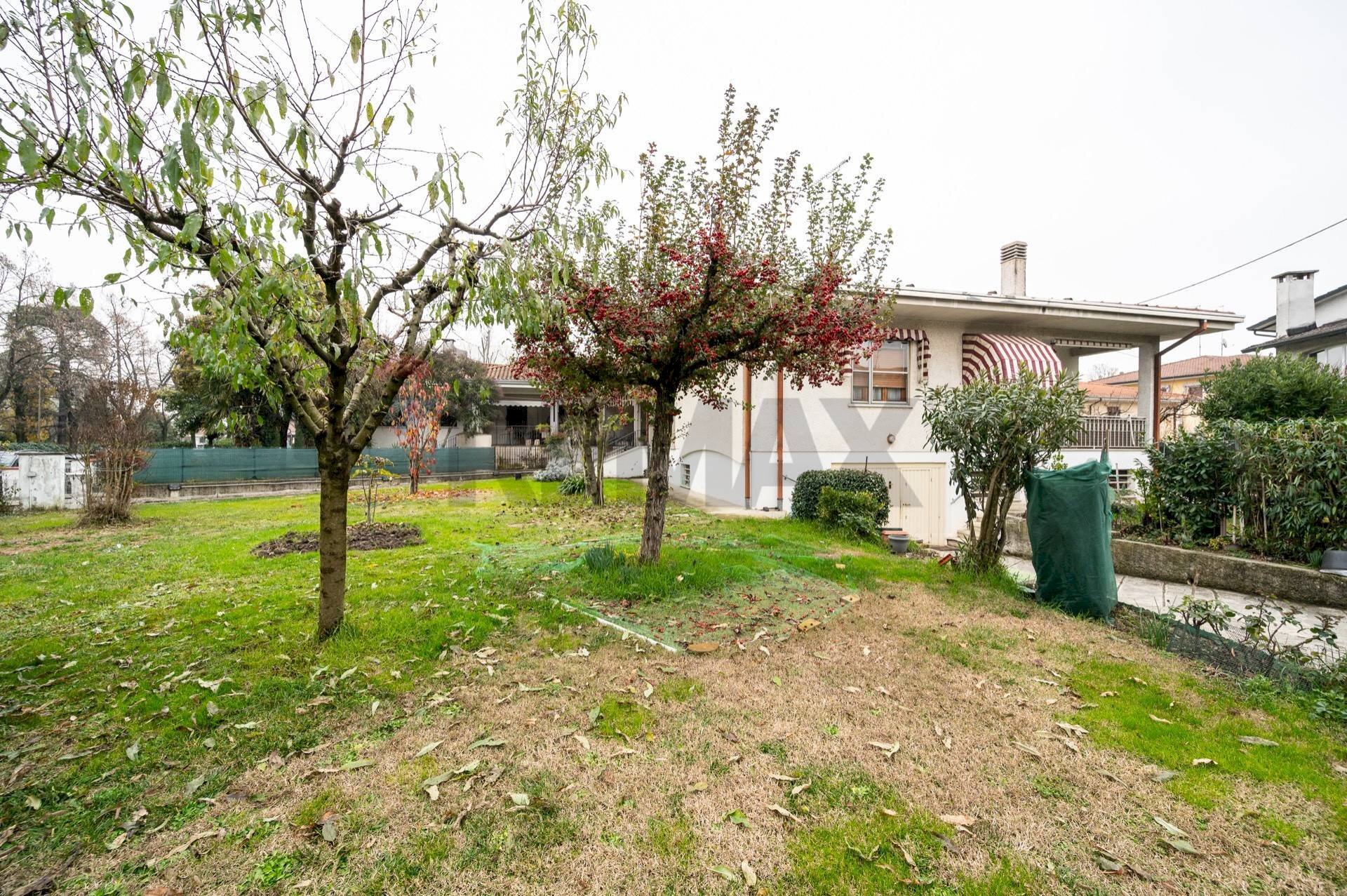 Giardino - Casa semi indipendente Via Palmiro Togliatti
 
8, Suzzara - foto 3