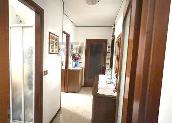 Hall / corridoio - Bilocale VIA MULINO VECCHIO
 
43, Cerano - foto 9