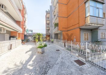 Edificio all\'aperto - Trilocale Via Delle Cutrettole
 
33, Roma - foto 39