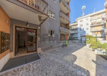 Edificio all\'aperto - Trilocale Via Delle Cutrettole
 
33, Roma - foto 40