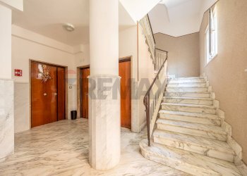 Ricezione / Lobby - Trilocale Via Delle Cutrettole
 
33, Roma - foto 43