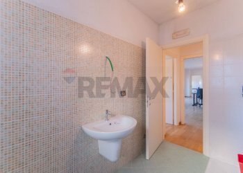 Bagno - Ufficio Via Castelfidardo
1, Busto Arsizio - foto 12