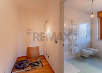 Bagno - Ufficio Via Castelfidardo
1, Busto Arsizio - foto 13