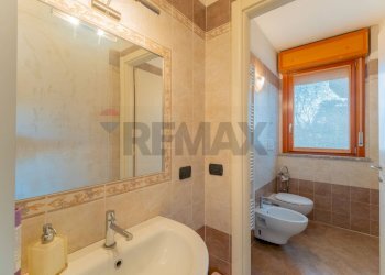 Bagno - Ufficio Via Castelfidardo
1, Busto Arsizio - foto 15