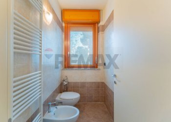 Bagno - Ufficio Via Castelfidardo
1, Busto Arsizio - foto 16