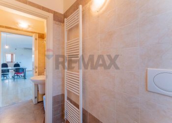 Bagno - Ufficio Via Castelfidardo
1, Busto Arsizio - foto 17