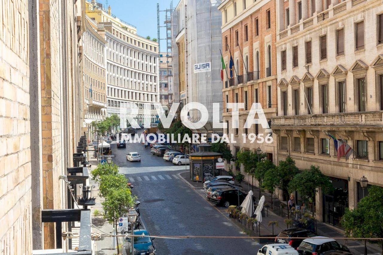 Foto 1 - Commercial Premises via barberini, Roma - photo 1