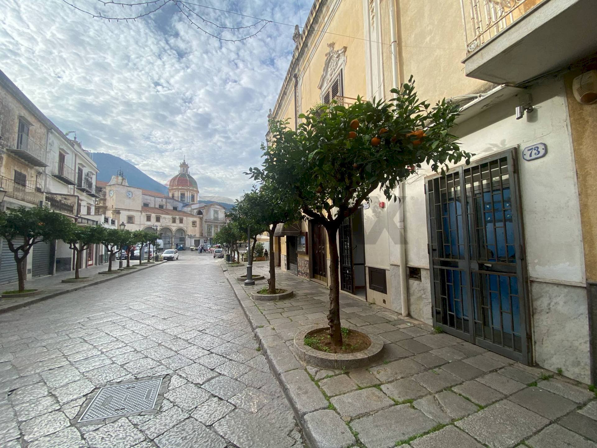 Edificio all\'aperto - Locale Commerciale corso Umberto
 
73/75, Carini - foto 1
