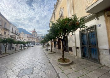 Edificio all\'aperto - Locale Commerciale corso Umberto
 
73/75, Carini - foto 7