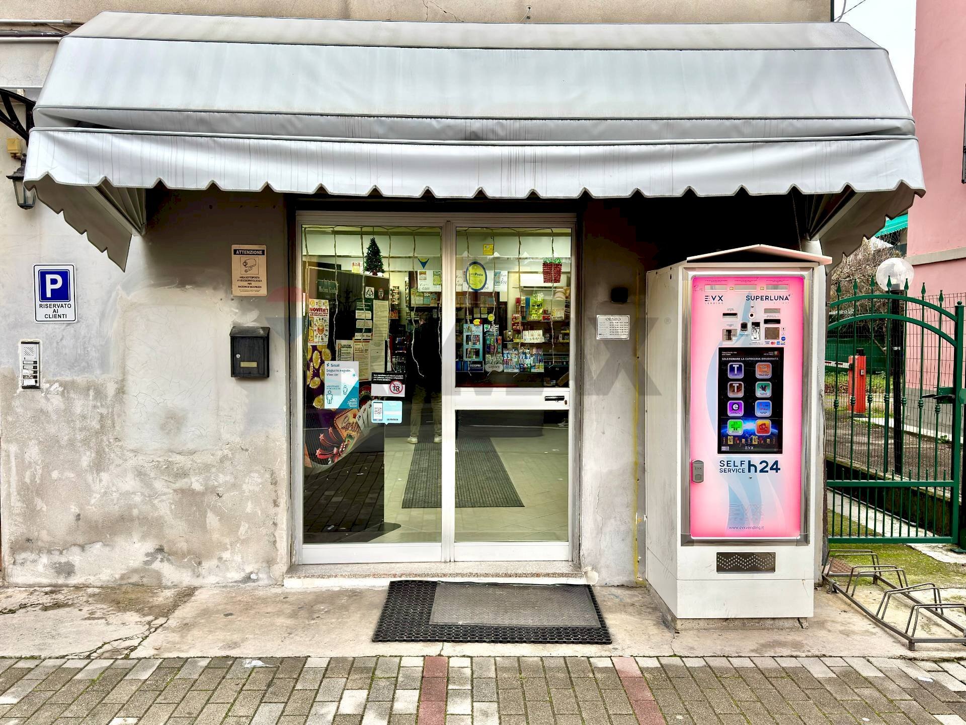 Edificio all\'aperto - Attività Commerciale Via Bligny
 
16, Reggio nell'Emilia - foto 2