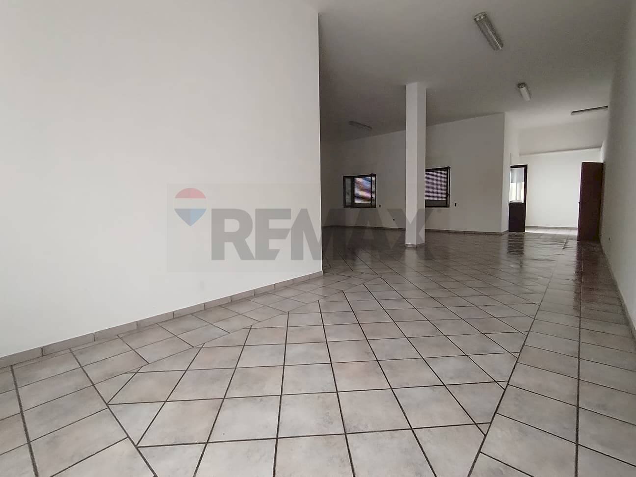 Stanza vuota - Locale Commerciale Via Carso
 
118, Galatina - foto 3