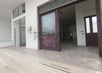 Terrazza - Locale Commerciale Via Carso
 
118, Galatina - foto 2