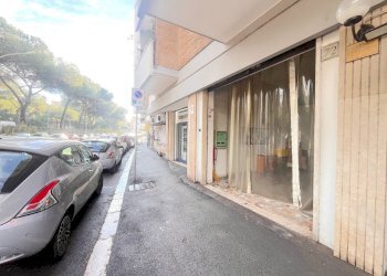 strada - Locale Commerciale Via Tommaso Fortifiocca 72/74, Roma - foto 4