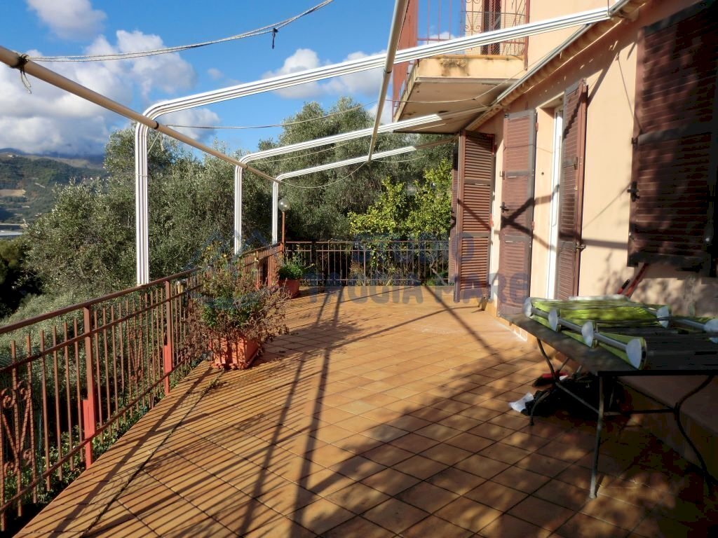 terrazzo.jpg - Villa Cadeberta, Castellaro - foto 3