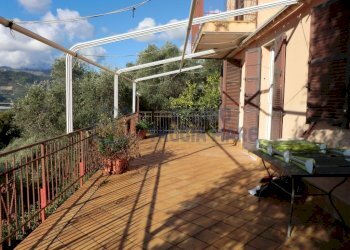 terrazzo.jpg - Villa Cadeberta, Castellaro - foto 3