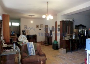 magazzino.jpg - Villa Cadeberta, Castellaro - foto 16