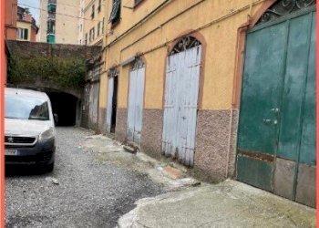 2.jpg - Warehouse at auction Via Fereggiano 81 R, Genova (neighborhood Marassi) - photo 1