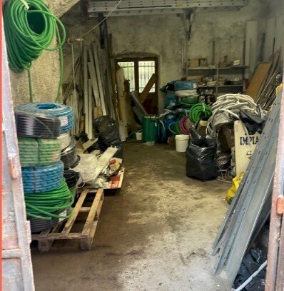 3.jpg - Magazzino all'asta Via Fereggiano 81 R, Genova (zona Marassi) - foto 2