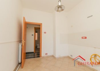 3.2 CUCINA.jpg - Appartamento VIA MOLFINO 7, Genova (zona Sestri Ponente) - foto 10