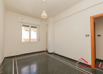 4.1 CAMERA 1.jpg - Appartamento VIA MOLFINO 7, Genova (zona Sestri Ponente) - foto 12