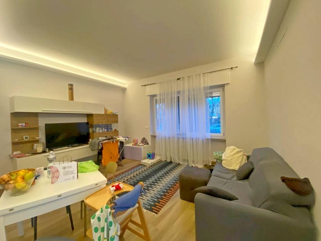 Salone - Quadrilocale viale degli Angeli, 30, Cuneo (zona Centro) - foto 3