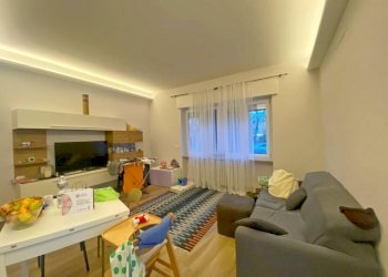 Salone - Quadrilocale viale degli Angeli, 30, Cuneo (zona Centro) - foto 3