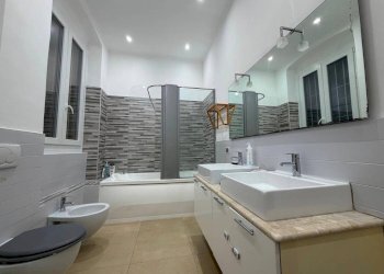 Bagno - Quadrilocale via Leonardo Montaldo, 11A, Genova (zona Marassi) - foto 8