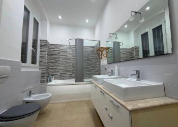 Bagno - Quadrilocale via Leonardo Montaldo, 11A, Genova (zona Marassi) - foto 9