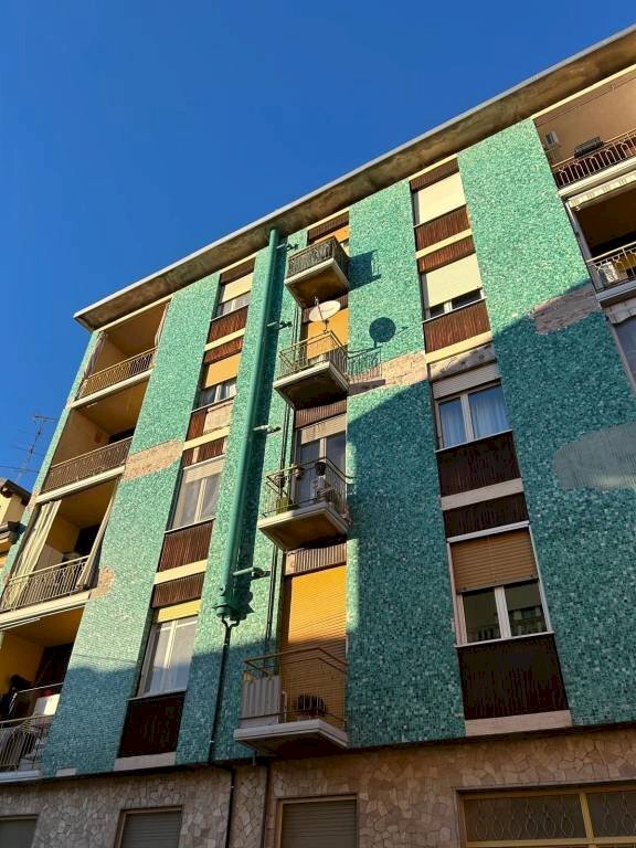 Facciata - Trilocale via Agordat, 18, Vercelli - foto 1