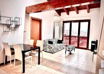 Salone - Attico via Enrico Mattei, 13/1, Bologna (zona San Vitale) - foto 5