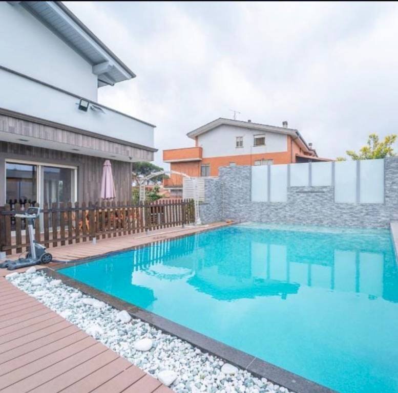 Piscina - Villa via Anselmo Bucci, Roma - foto 2