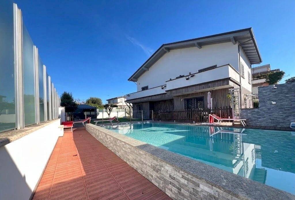 Piscina - Villa via Anselmo Bucci, Roma - foto 1
