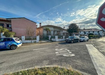 ESTERNI - Villa VIA BATTISTI 40, Chiopris-Viscone - foto 2