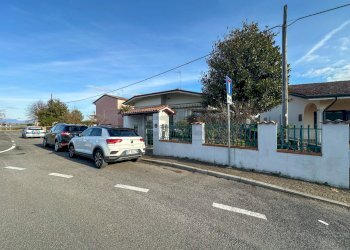 ESTERNI - Villa VIA BATTISTI 40, Chiopris-Viscone - foto 3