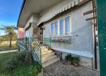 ESTERNI - Villa VIA BATTISTI 40, Chiopris-Viscone - foto 8