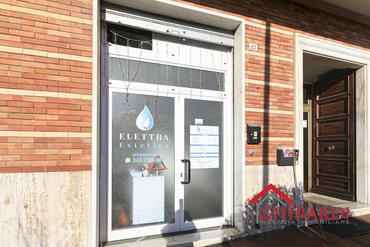 1.0 INGRESSO.jpg - Centro Estetico - Solarium - Benessere VIA G. CALDESI  43R, Genova (zona Sestri Ponente) - foto 1