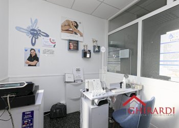 2.0 RECEPTION.jpg - Centro Estetico - Solarium - Benessere VIA G. CALDESI  43R, Genova (zona Sestri Ponente) - foto 3