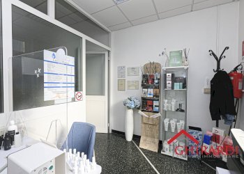 2.2 RECEPTION.jpg - Centro Estetico - Solarium - Benessere VIA G. CALDESI  43R, Genova (zona Sestri Ponente) - foto 5