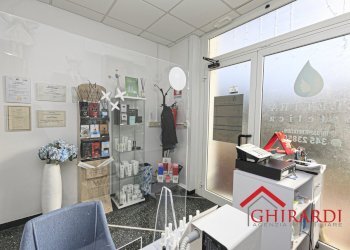 2.3 RECEPTION.jpg - Centro Estetico - Solarium - Benessere VIA G. CALDESI  43R, Genova (zona Sestri Ponente) - foto 6